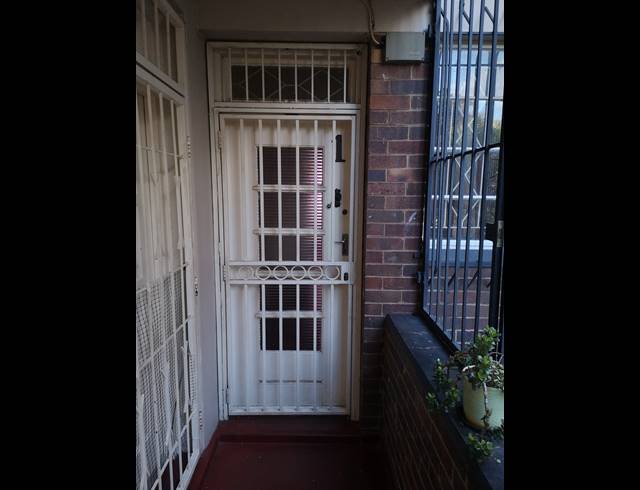 1 BEDROOM APARTMENT FOR SALE IN EMMARENTIA